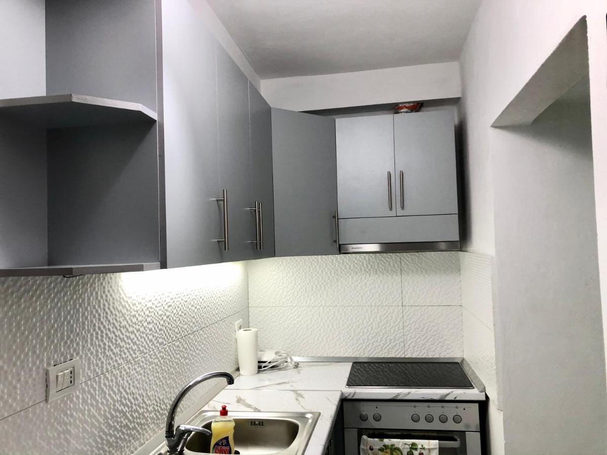 Superb Studio Apartment Near To The City Center Tirana Buitenkant foto